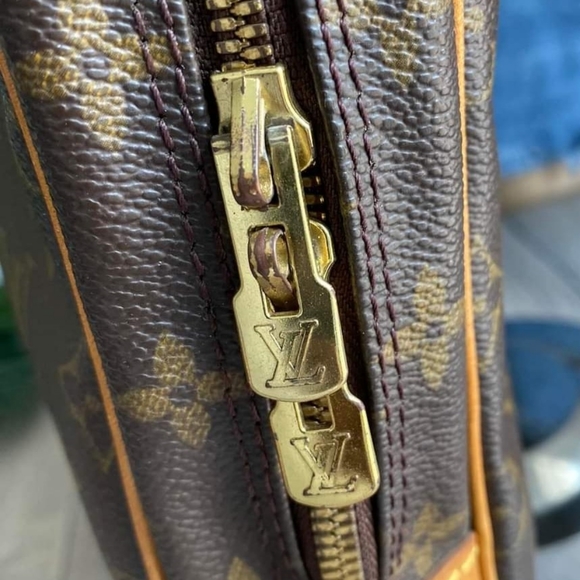 Authentic Louis Vuitton laptop bag - Picture 10 of 10